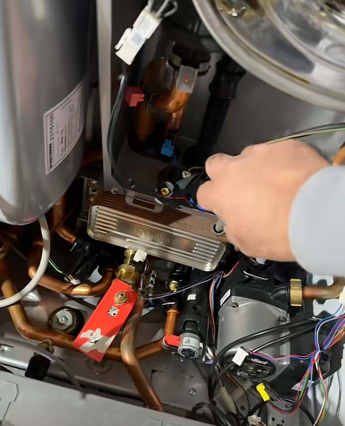 威能壁挂炉安装